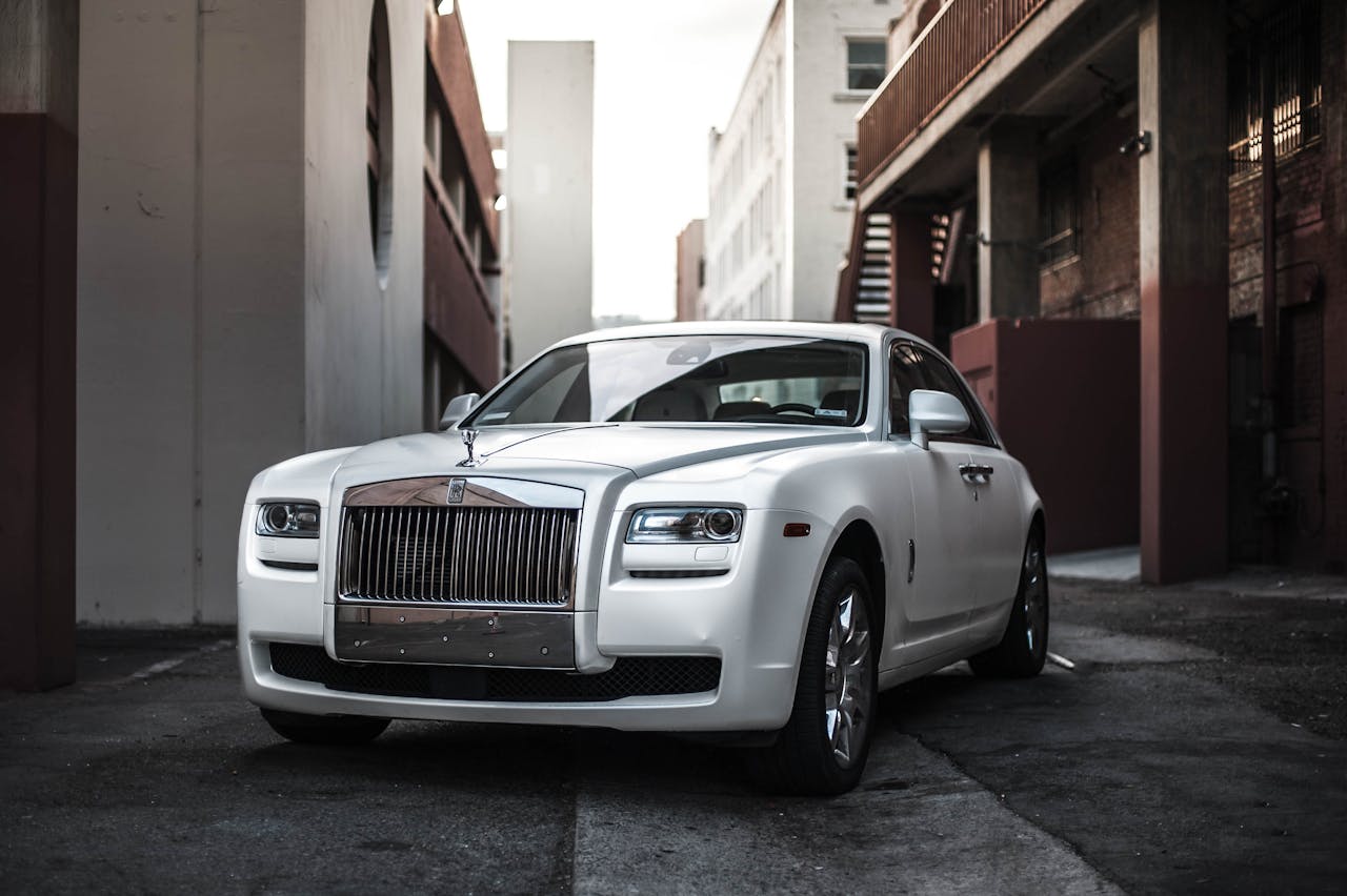 5 Reasons to Lease a Luxury Car